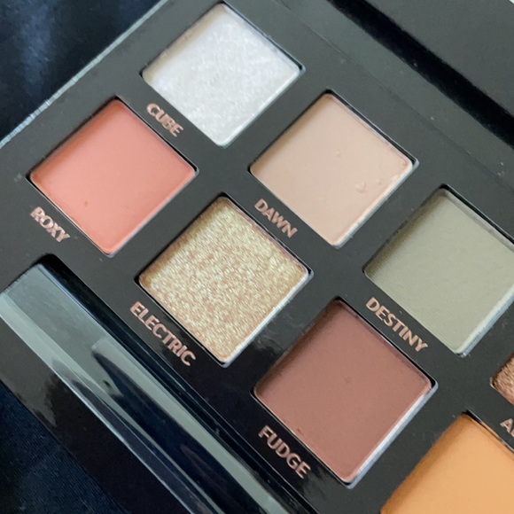 Subculture eyeshadow palette - Picture 3 of 9